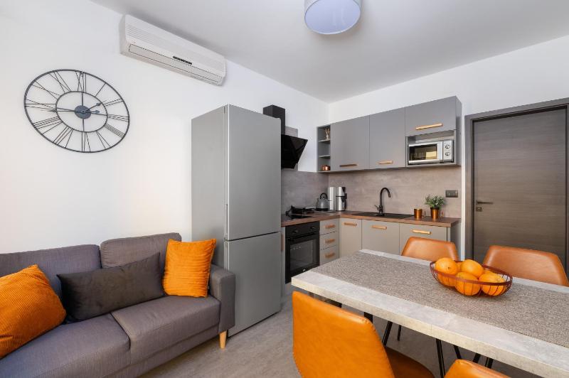 Apartment with Sea View image 1