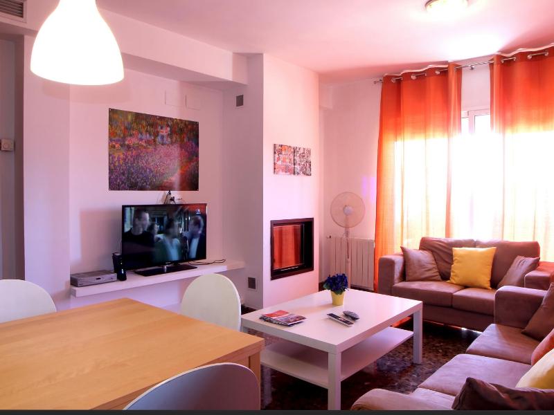 Three-Bedroom Deluxe Apartment image 4