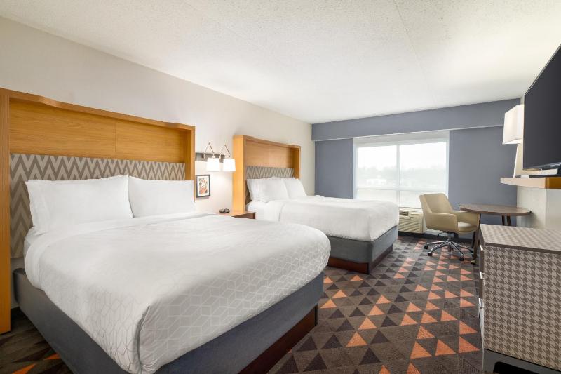 Standard Queen Room with Two Queen Beds image 4