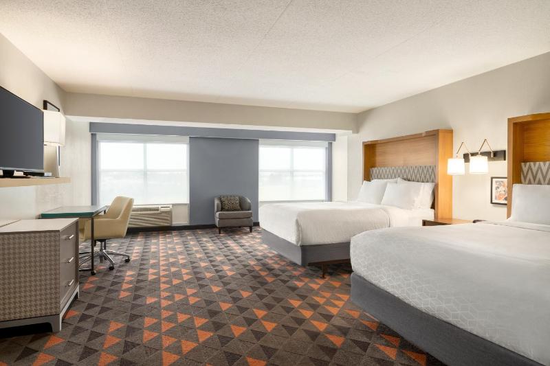 Standard Queen Room with Two Queen Beds - Communications Accessible image 2