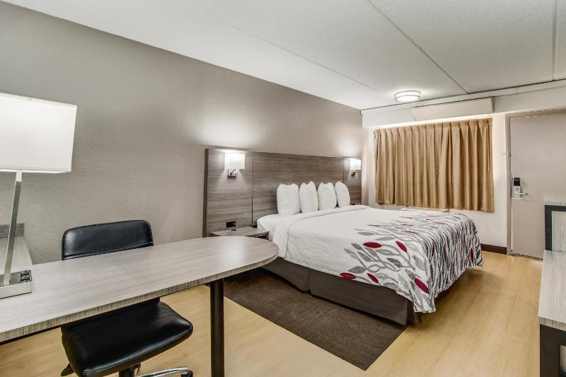 Superior King Room Smoke Free image 4