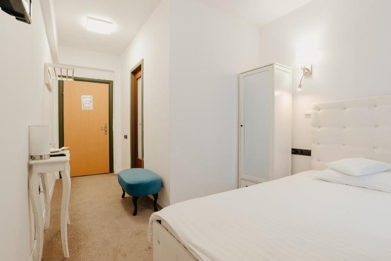 Single Room image 3