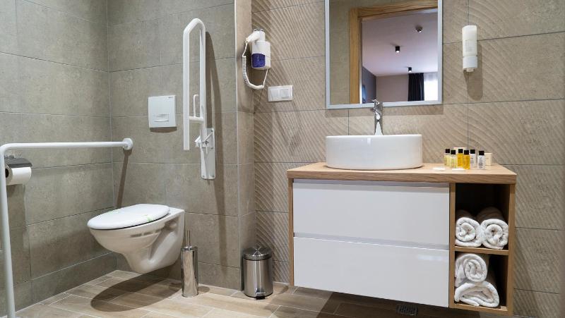 Standard Triple Room image 2