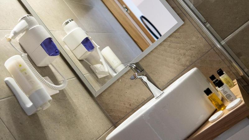 Economy Double or Twin Room image 4