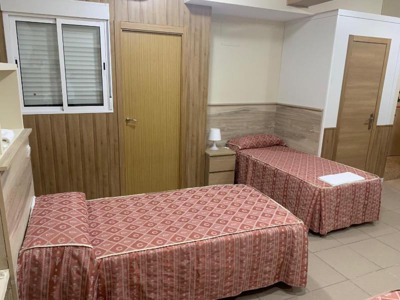 Quadruple Room with Bathroom image 4
