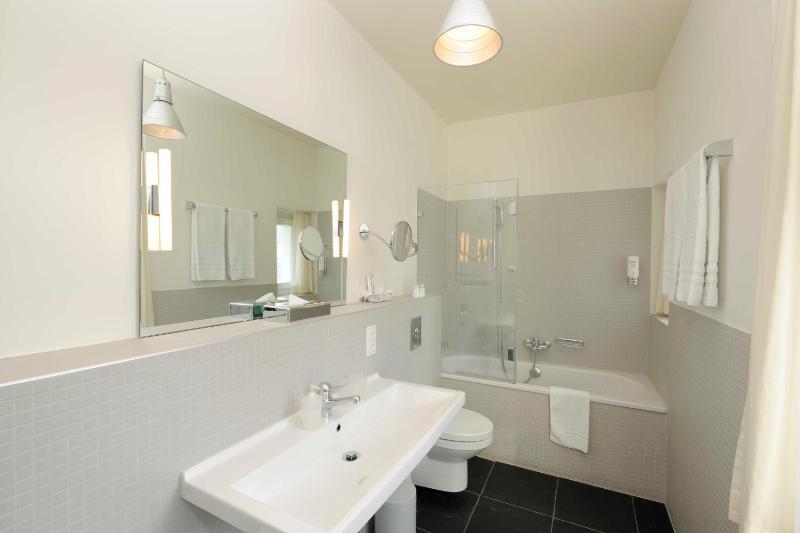 Single Room image 3