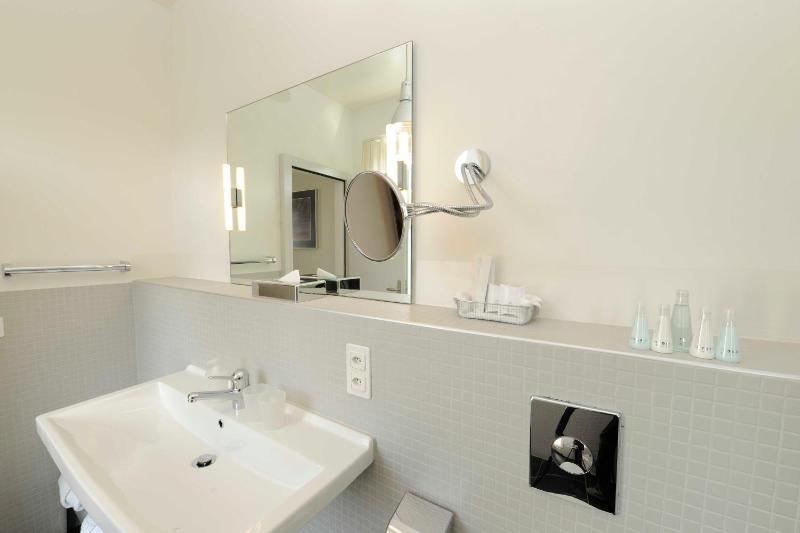 Deluxe Double Room image 3