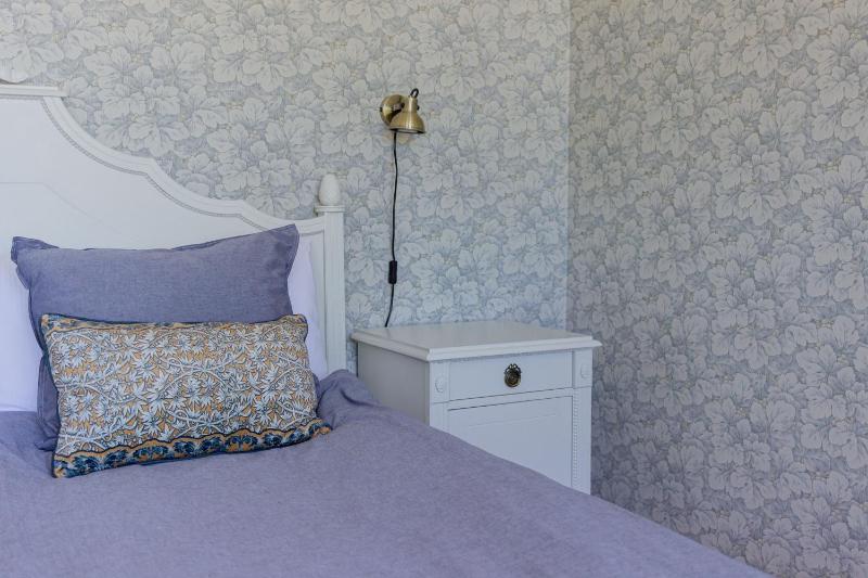 Standard Double Room with Shared Bathroom image 1
