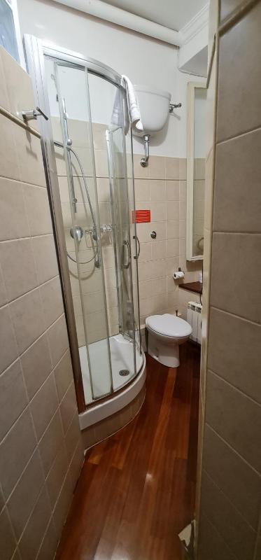 Small Double Room image 4