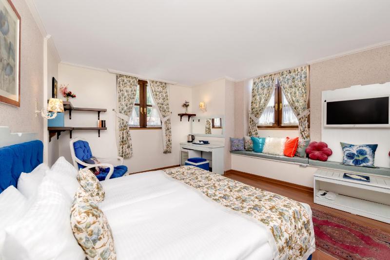 Superior Queen Room image 4