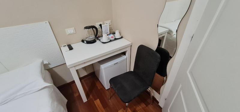 Small Double Room image 2