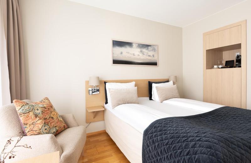Standard Double Room image 4