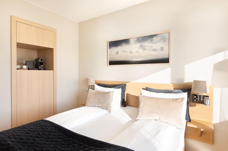 Double Room with Sea View image 4