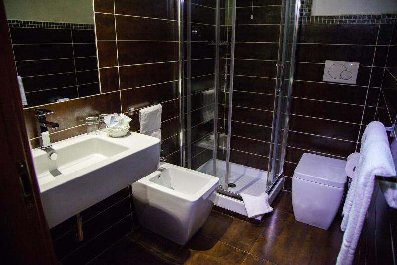 Deluxe Double Room image 2
