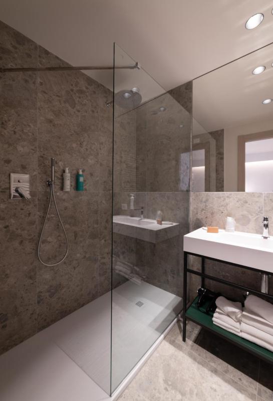 Superior Quadruple Room image 4