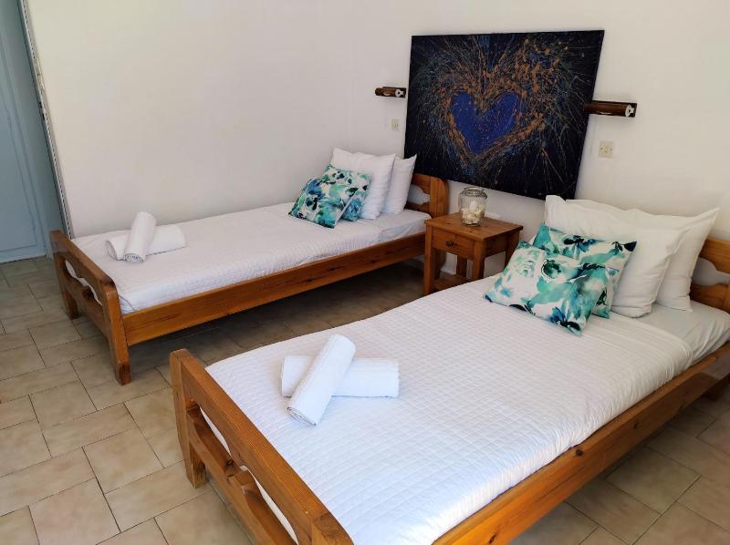 Economy Twin Room - No Balcony image 2