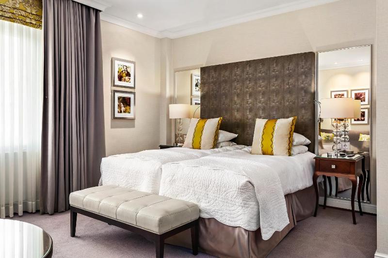 Deluxe Twin Room image 4
