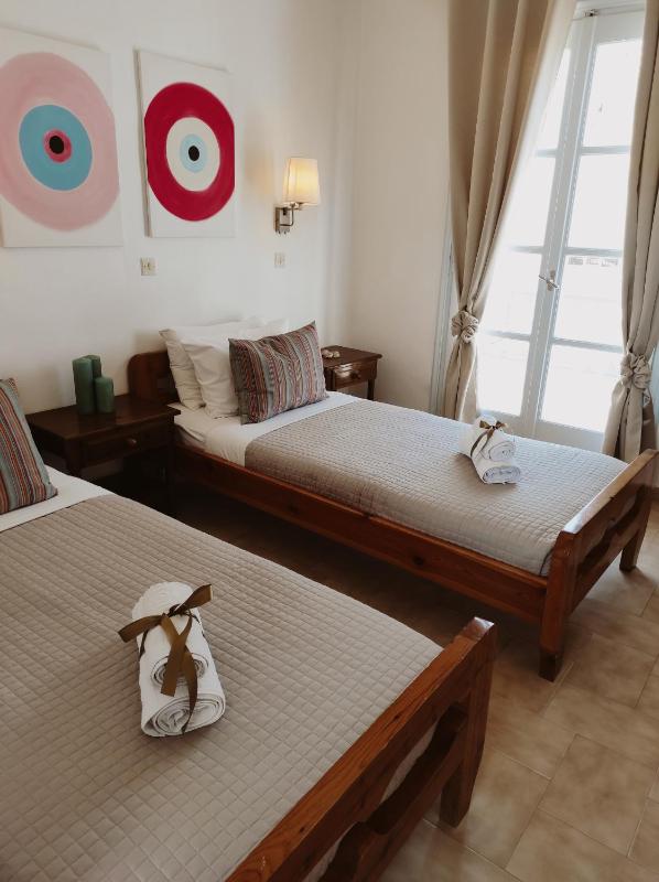 Standard Twin Room with Mountain View image 3