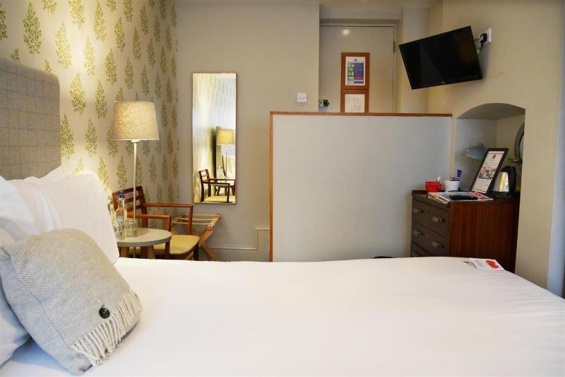 Small Double Room image 4