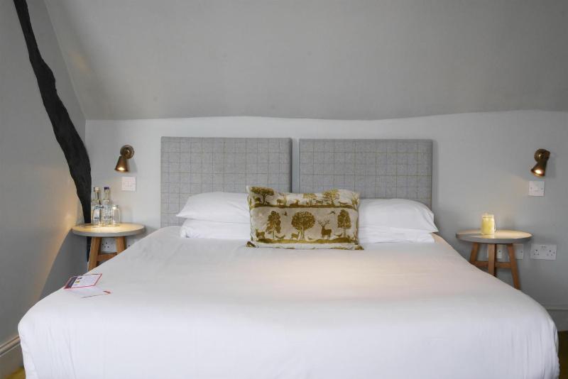 Double Room image 4