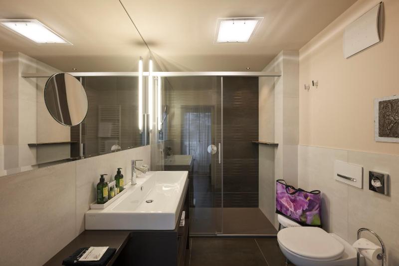 Double or Twin Room with Balcony image 4
