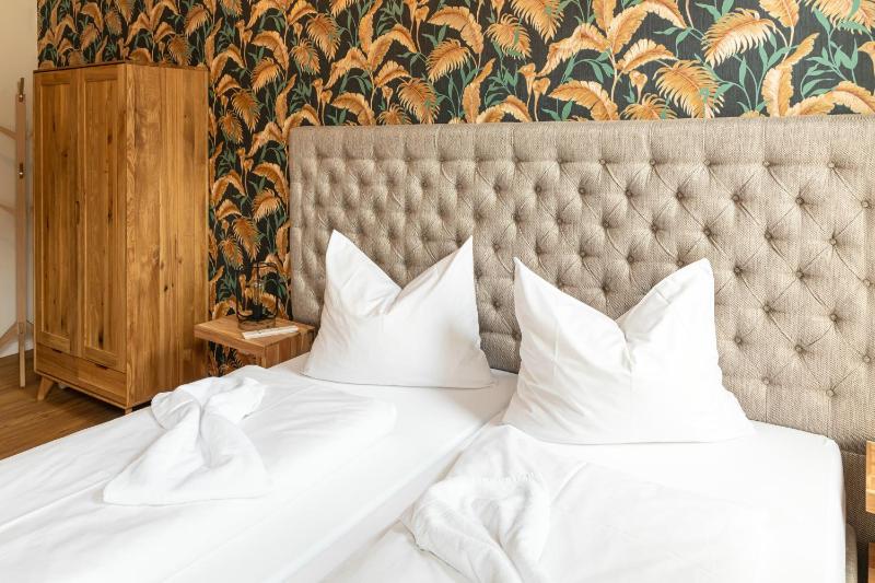 Double or Twin Room image 3