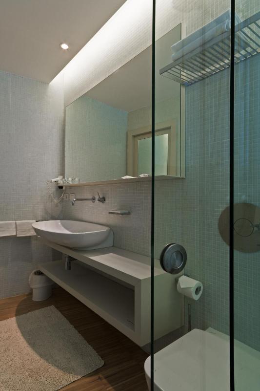 Single Room with Sea View image 3