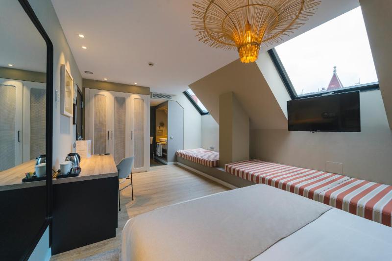 Superior Room with Extra Bed (3 Adults) image 3