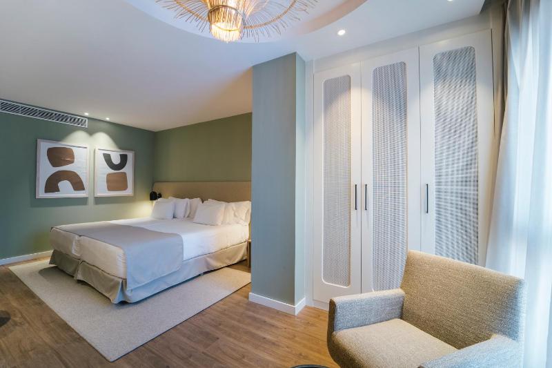 Superior Room with Extra Bed (3 Adults) image 2