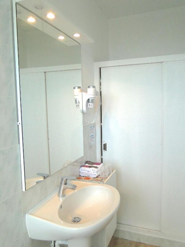 King Double Room image 1