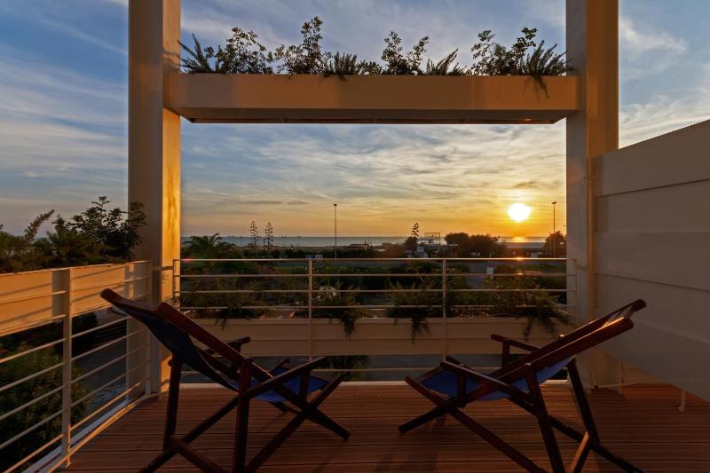 Triple Room with Sea View image 2