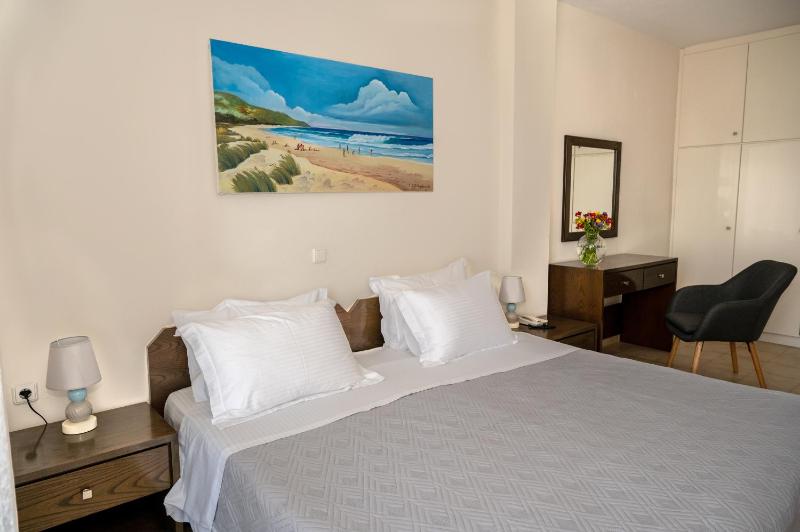 One-Bedroom Apartment image 3