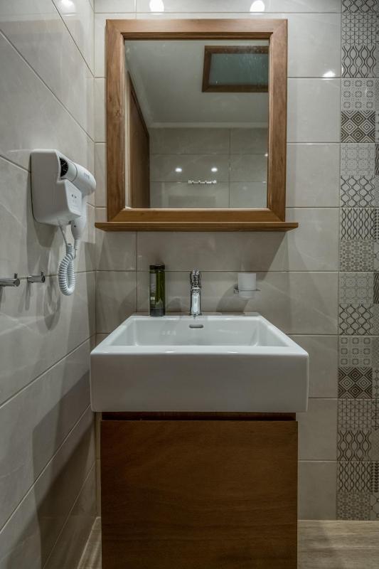 Superior One-Bedroom Apartment image 2