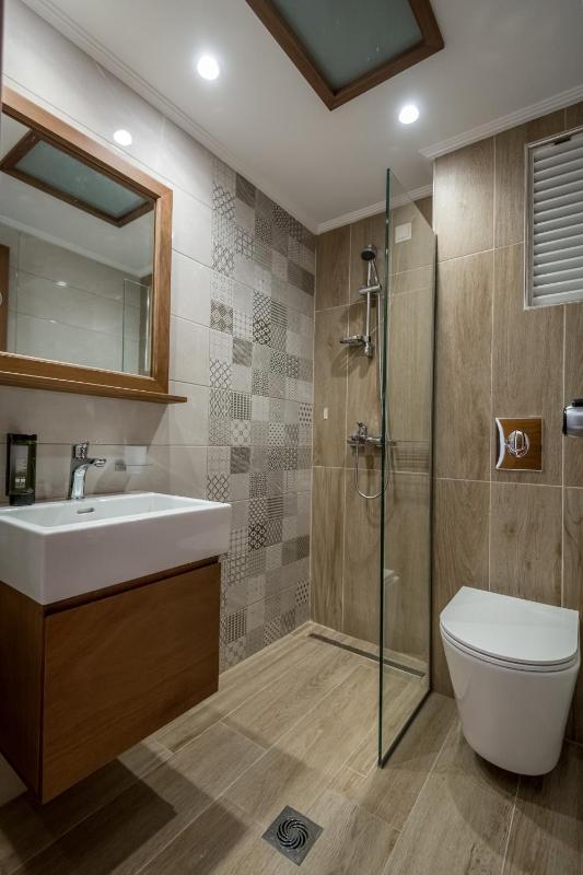 Superior One-Bedroom Apartment image 3