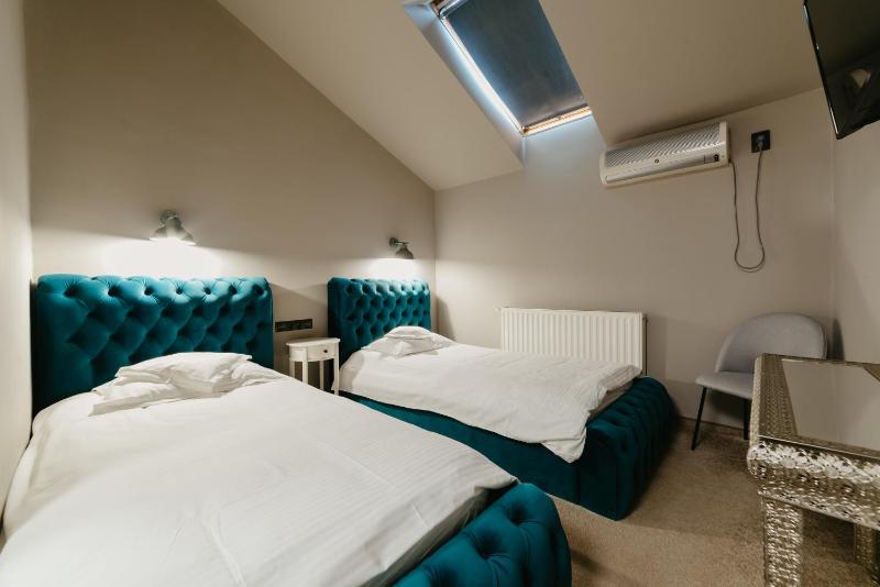 Economy Twin Room - Attic image 1