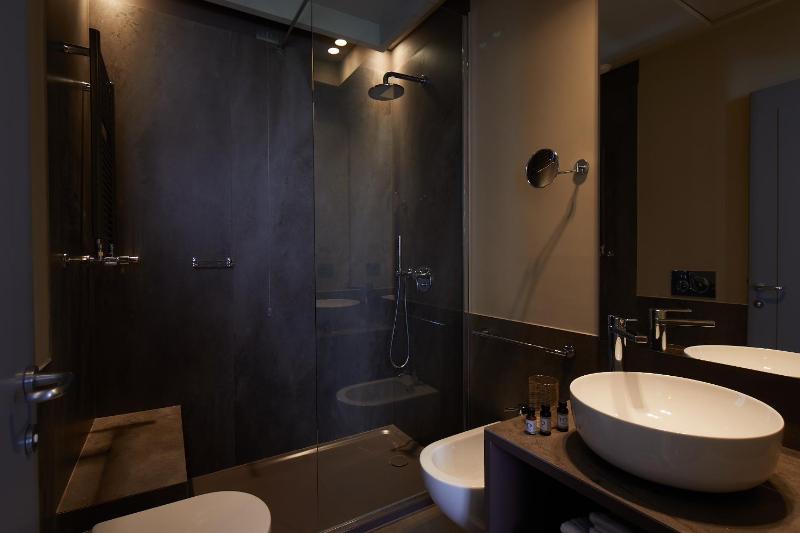 Quadruple Room image 3