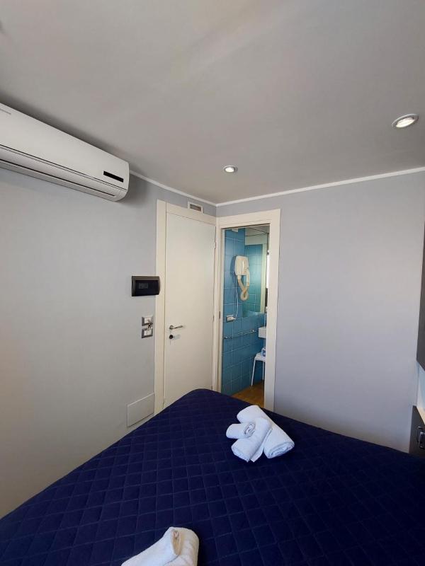 La stanza sul Porto di Amalfi camera piccina piccina con bagno privato e terrazzino vista mare - image 31