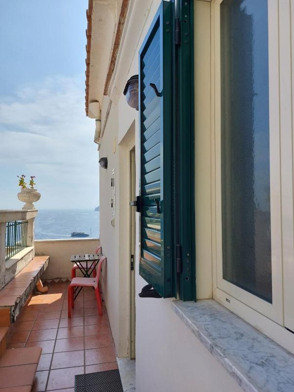 La stanza sul Porto di Amalfi camera piccina piccina con bagno privato e terrazzino vista mare - image 25