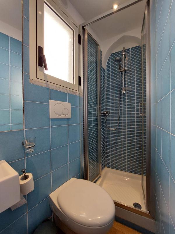 La stanza sul Porto di Amalfi camera piccina piccina con bagno privato e terrazzino vista mare - image 26
