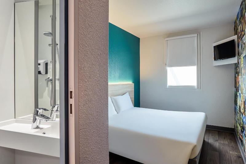 Cabrio Room with Private Bathroom (2 Adults) image 1