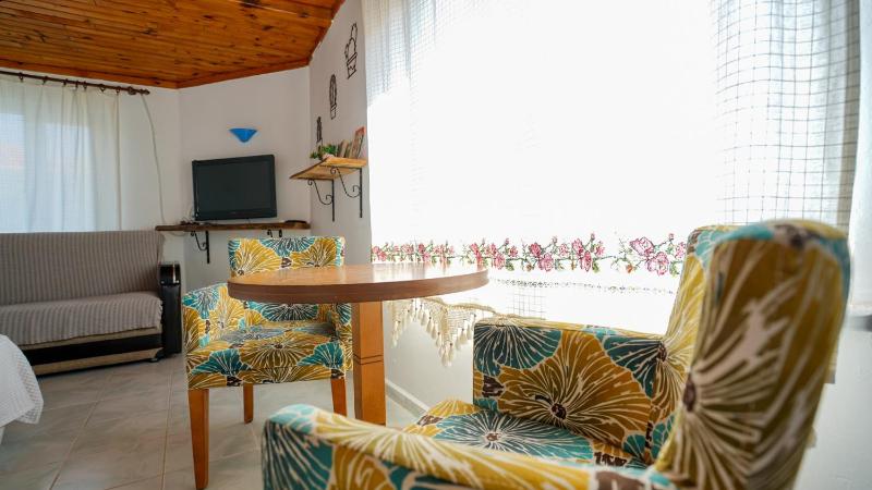 Deluxe Triple Room image 2