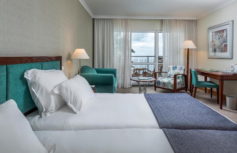 Twin Room with Sea View image 1