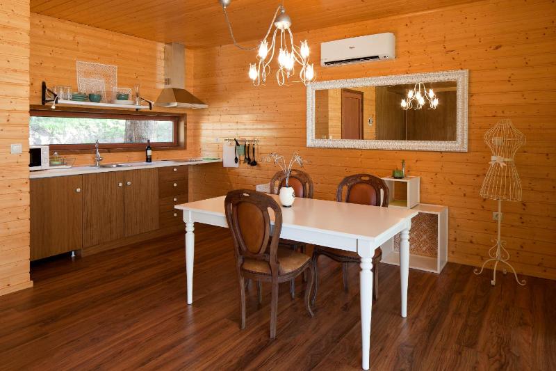 One-Bedroom House image 4