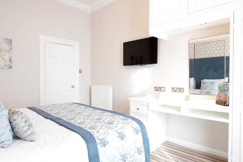 Suite with King Bed - Non-Smoking image 1