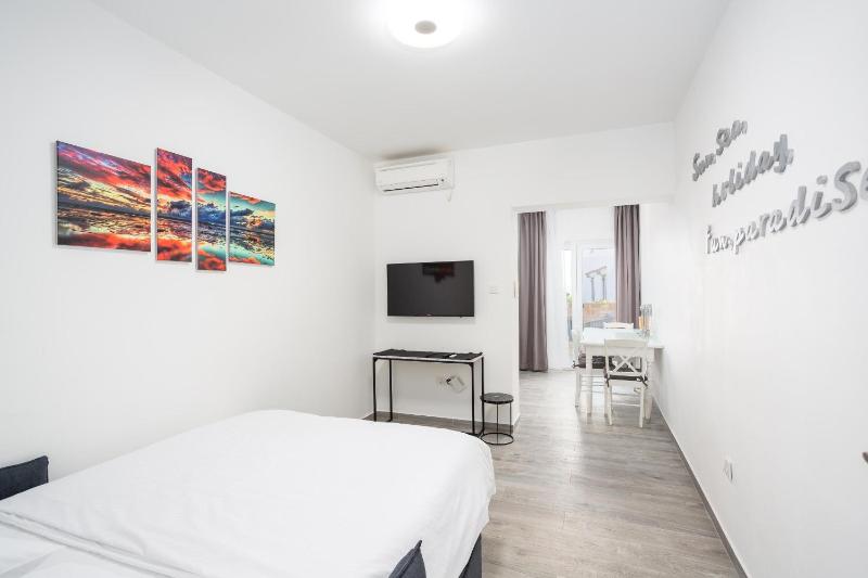 Two-Bedroom Apartment with Balcony and Sea View image 4