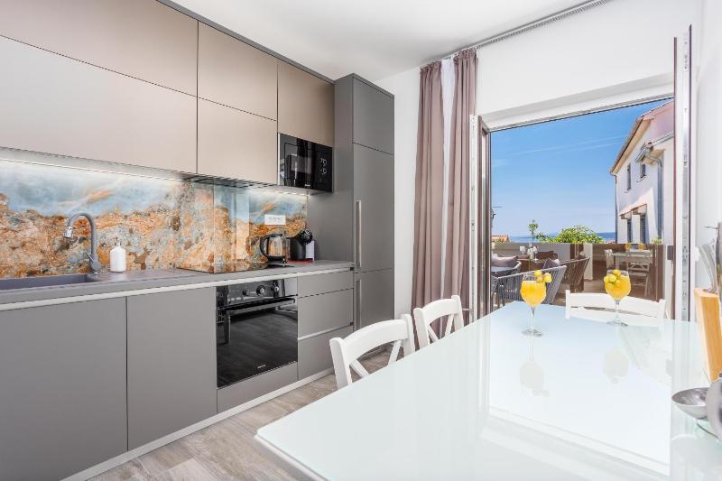 Two-Bedroom Apartment with Balcony and Sea View image 1