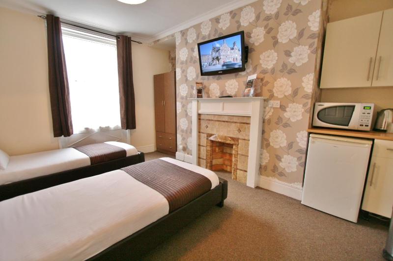 Central Hotel Cheltenham by Roomsbooked - image 11