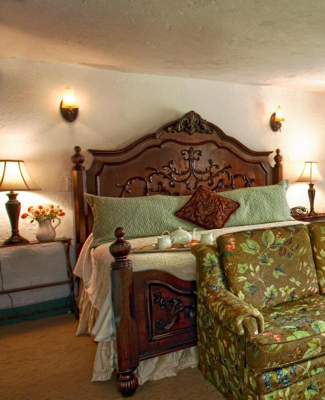 Luxury King Room image 4