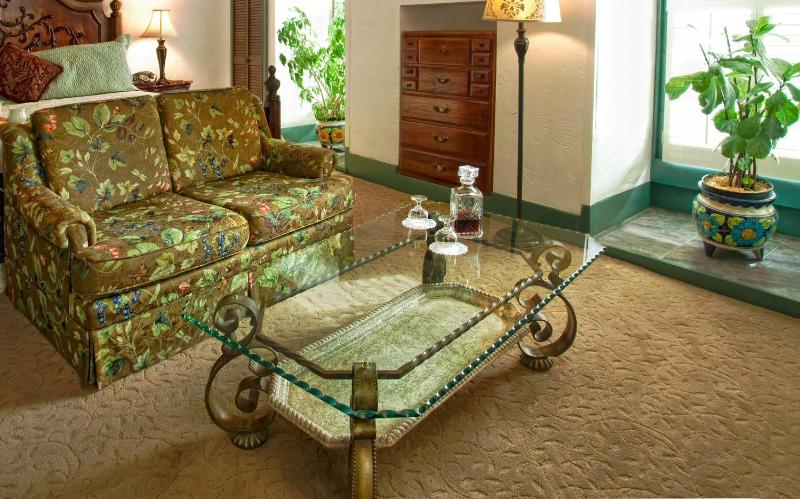 Luxury King Room image 3
