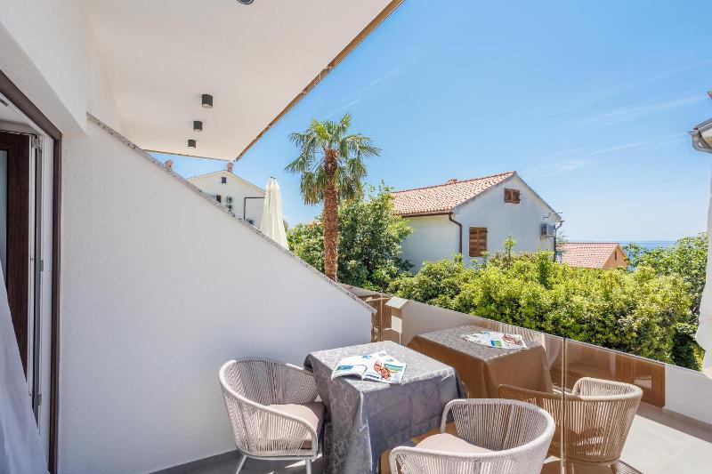 Studio with Balcony and Sea View image 2